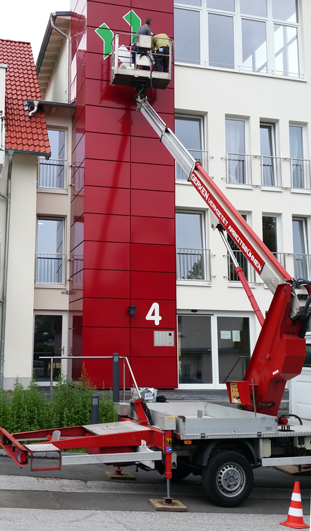 Montage Werbebeschriftung Arbeitsbühne